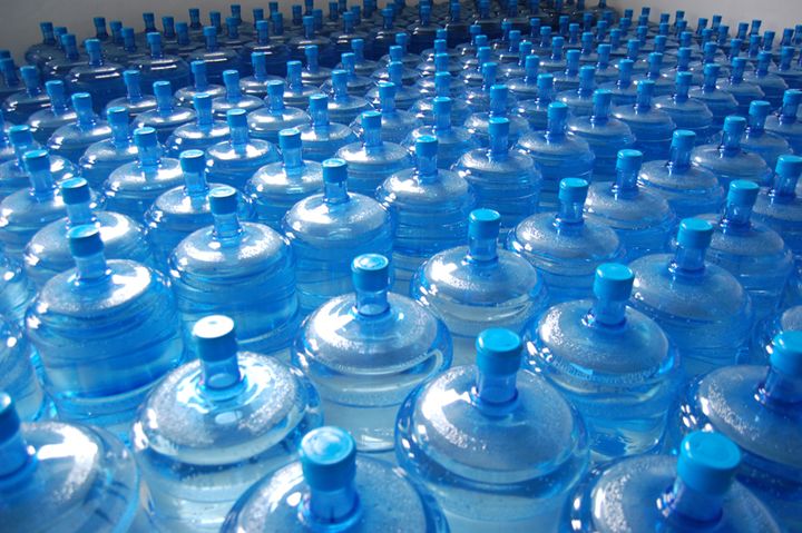 为什么桶装水与瓶装水的保质期相差那么大？